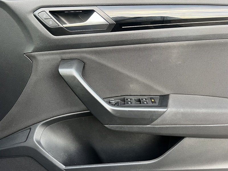 Volkswagen T-Roc TSI Black Edition - U11700