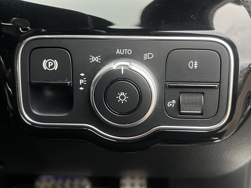 Mercedes-Benz A Class A250e AMG Line Edition - U11702