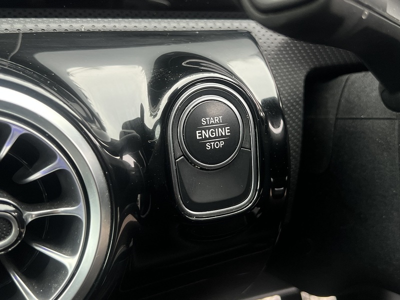 Mercedes-Benz A Class A250e AMG Line Edition - U11702