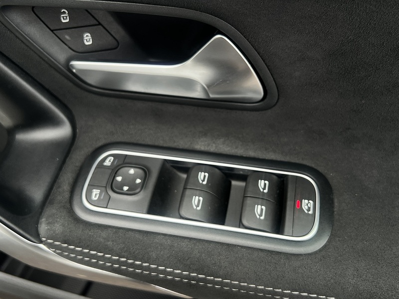 Mercedes-Benz A Class A250e AMG Line Edition - U11702