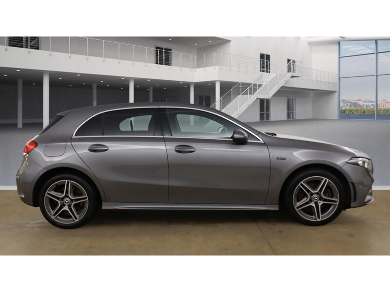 Mercedes-Benz A Class A250e AMG Line - U11703