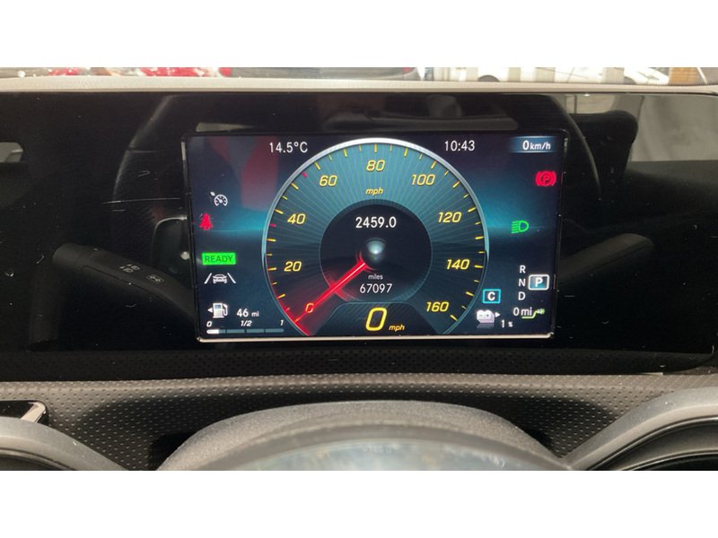 Mercedes-Benz A Class A250e AMG Line - U11703