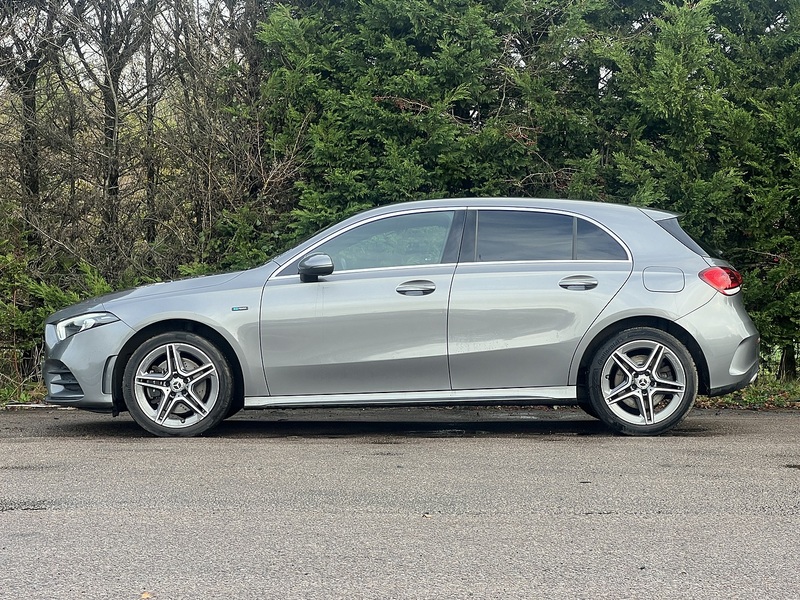 Mercedes-Benz A Class A250e AMG Line - U11703