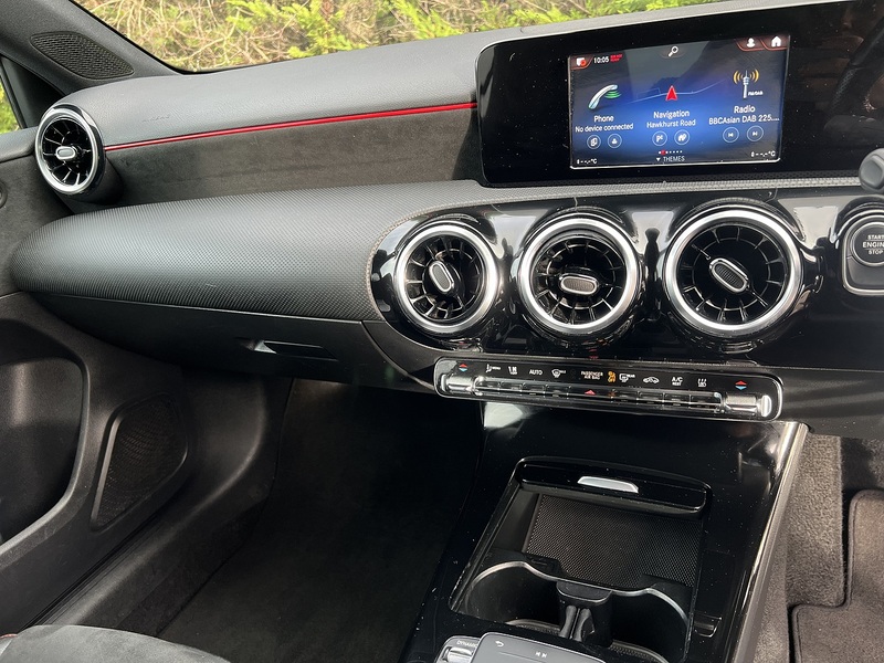 Mercedes-Benz A Class A250e AMG Line - U11703