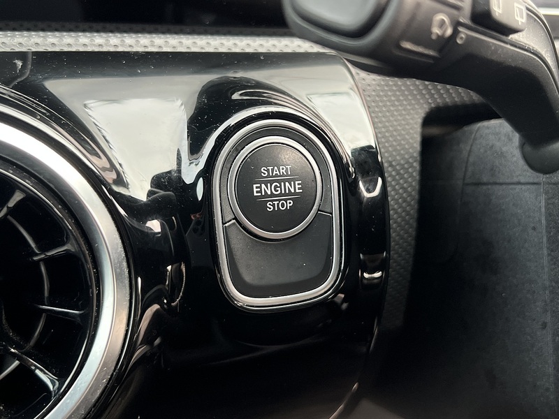 Mercedes-Benz A Class A250e AMG Line - U11703