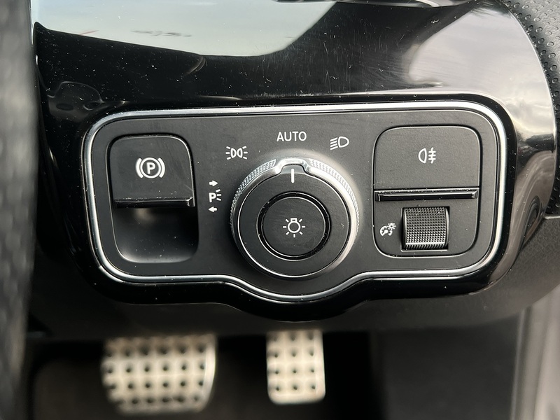 Mercedes-Benz A Class A250e AMG Line - U11703