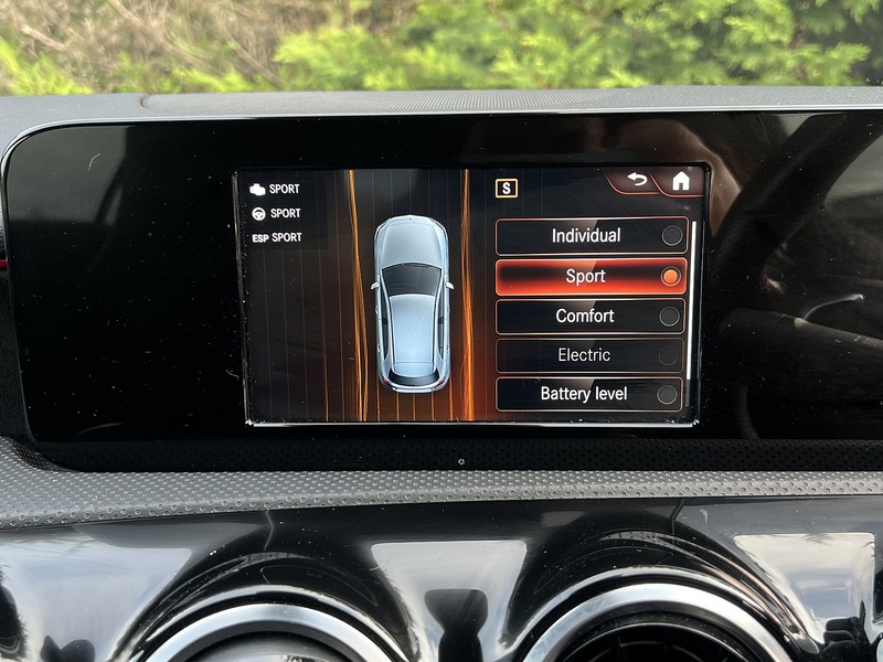 Mercedes-Benz A Class A250e AMG Line - U11703