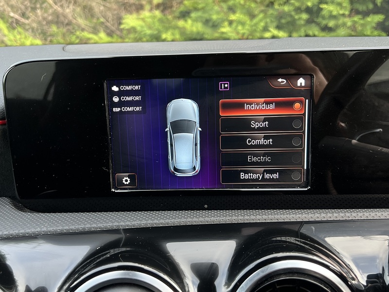 Mercedes-Benz A Class A250e AMG Line - U11703