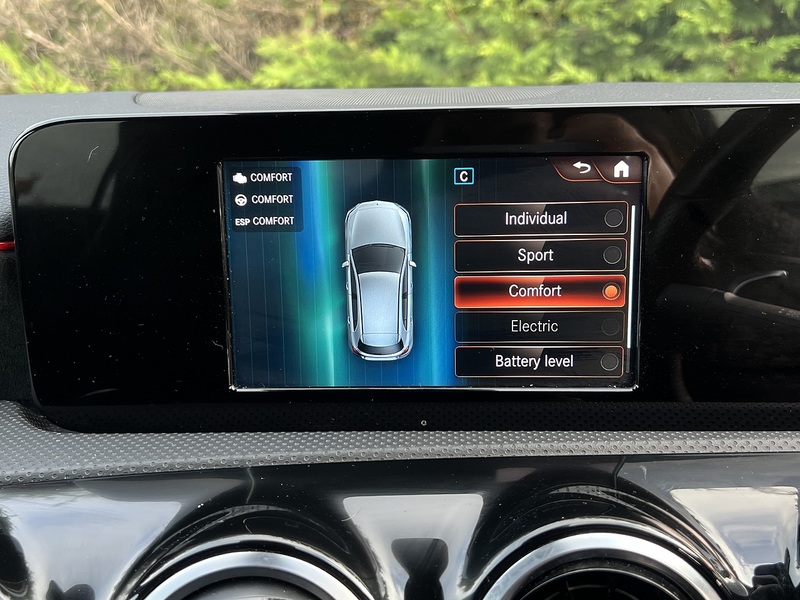 Mercedes-Benz A Class A250e AMG Line - U11703