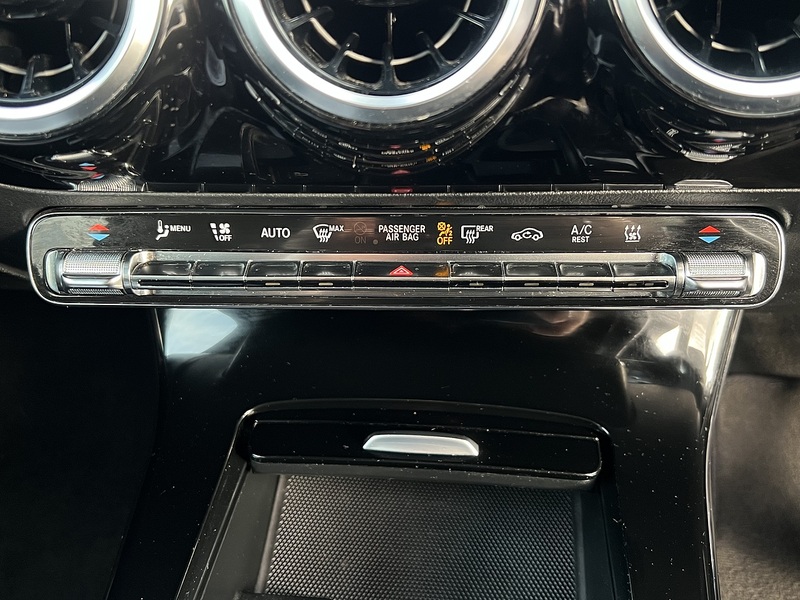 Mercedes-Benz A Class A250e AMG Line - U11703