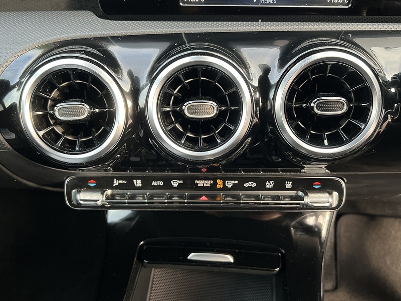 Mercedes-Benz A Class A250e AMG Line - U11703