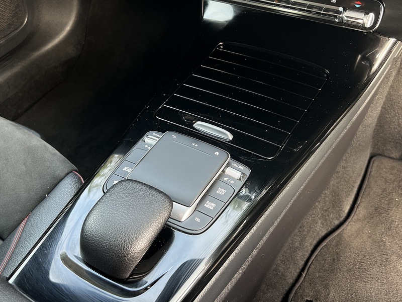 Mercedes-Benz A Class A250e AMG Line - U11703