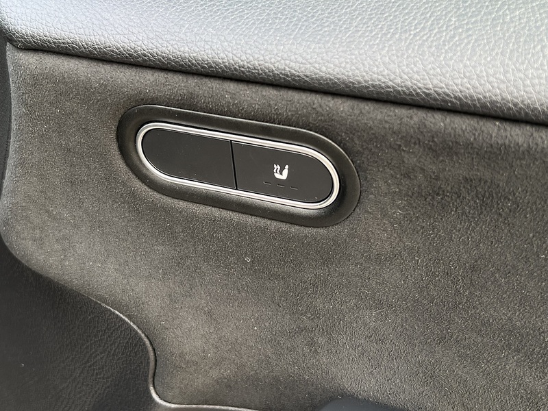 Mercedes-Benz A Class A250e AMG Line - U11703