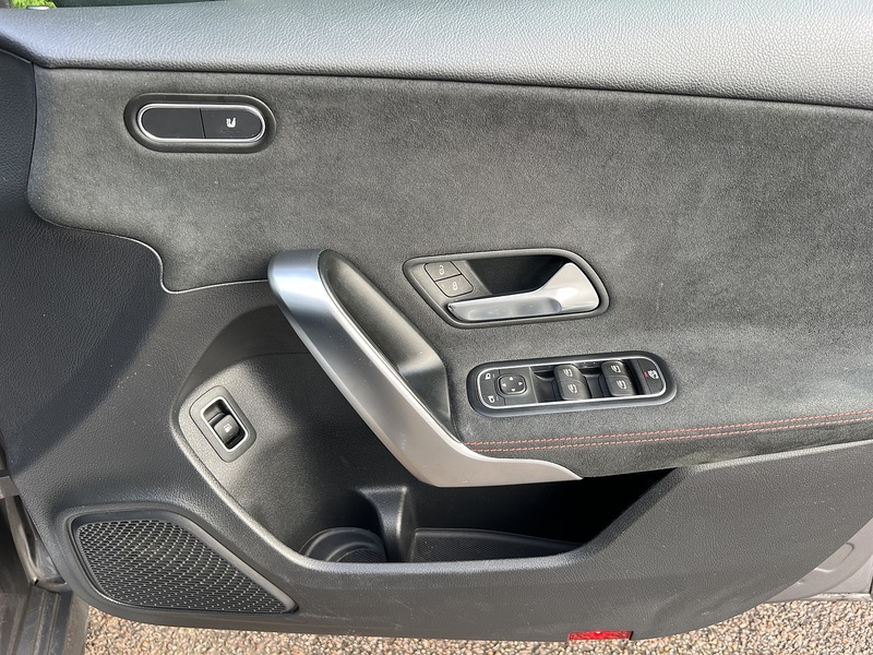 Mercedes-Benz A Class A250e AMG Line - U11703