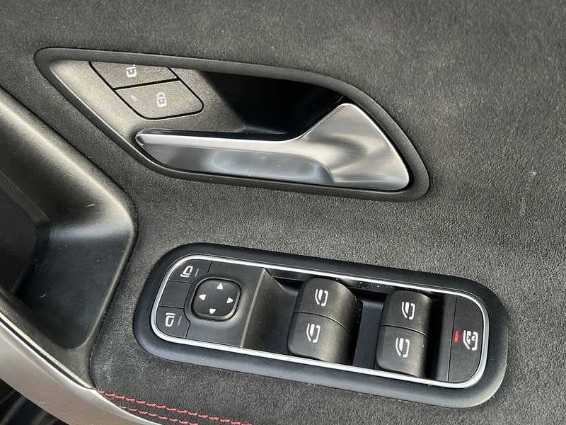 Mercedes-Benz A Class A250e AMG Line - U11703