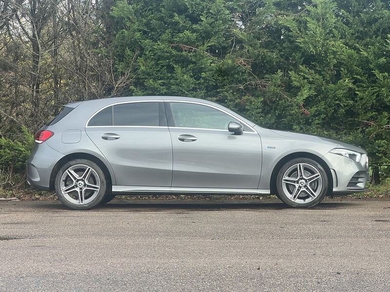 Mercedes-Benz A Class A250e AMG Line - U11703