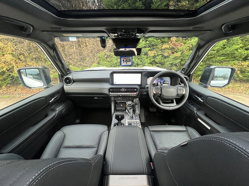 Toyota Land Cruiser D Invincible - U11714