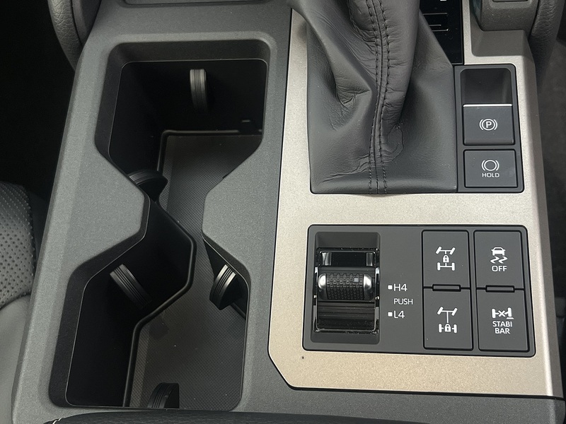 Toyota Land Cruiser D Invincible - U11714