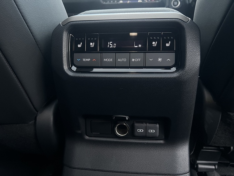 Toyota Land Cruiser D Invincible - U11714