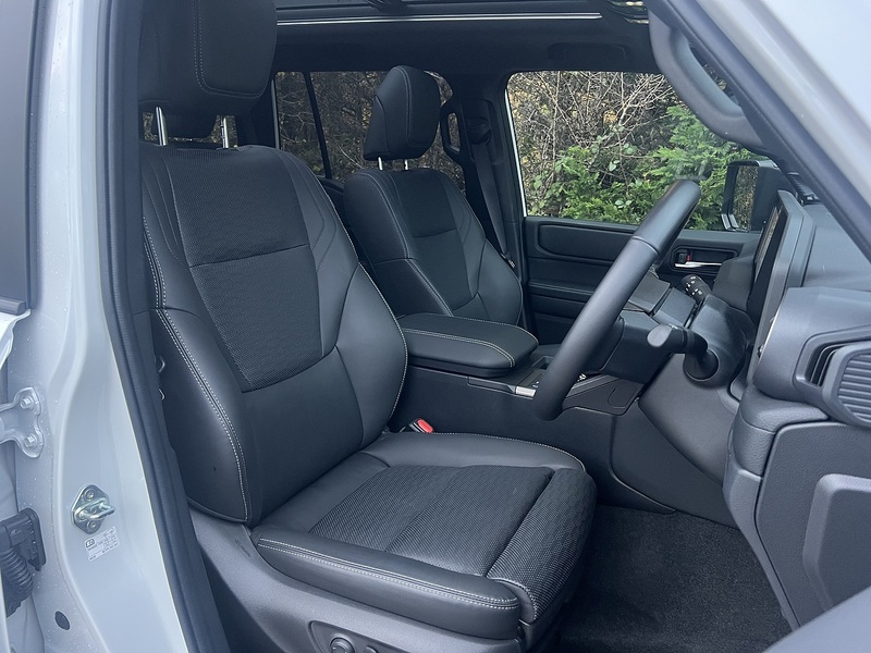 Toyota Land Cruiser D Invincible - U11714