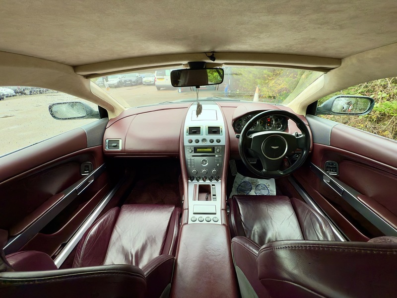 Aston Martin DB9  - U11721