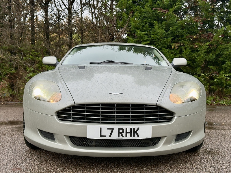 Aston Martin DB9  - U11721