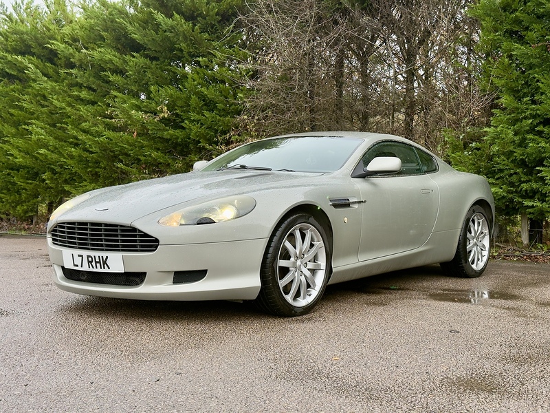 Aston Martin DB9  - U11721