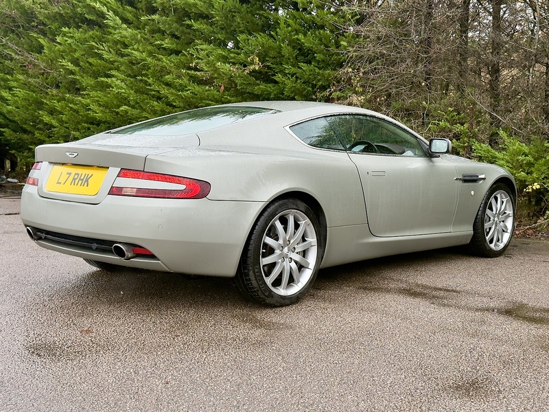 Aston Martin DB9  - U11721