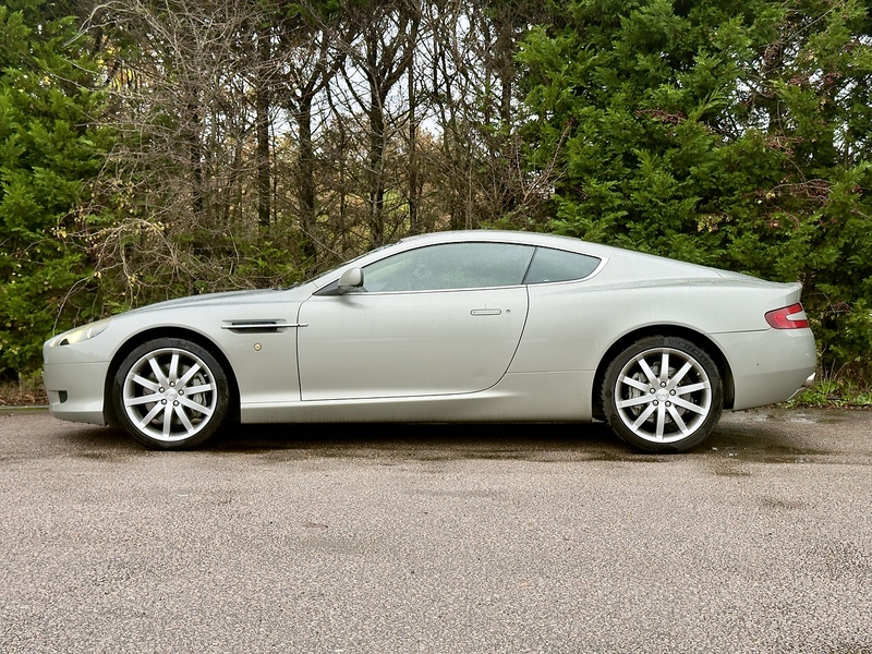 Aston Martin DB9  - U11721
