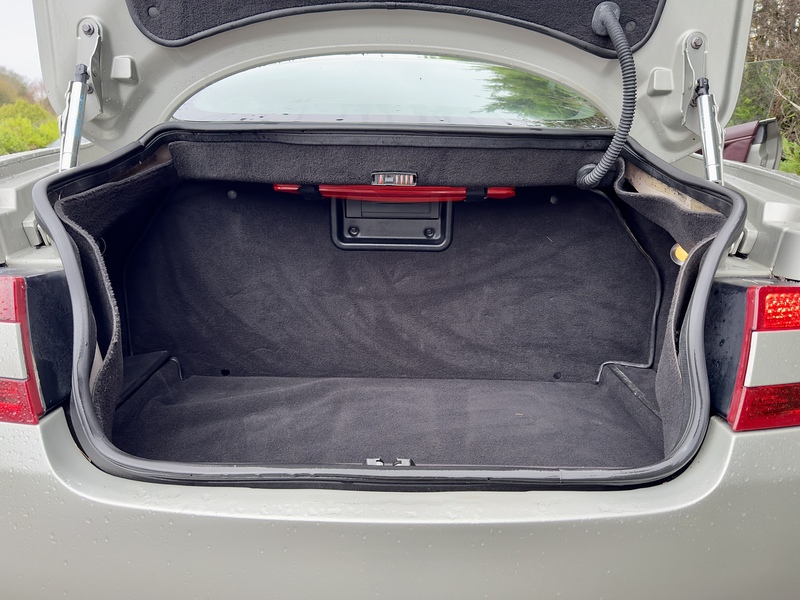 Aston Martin DB9  - U11721