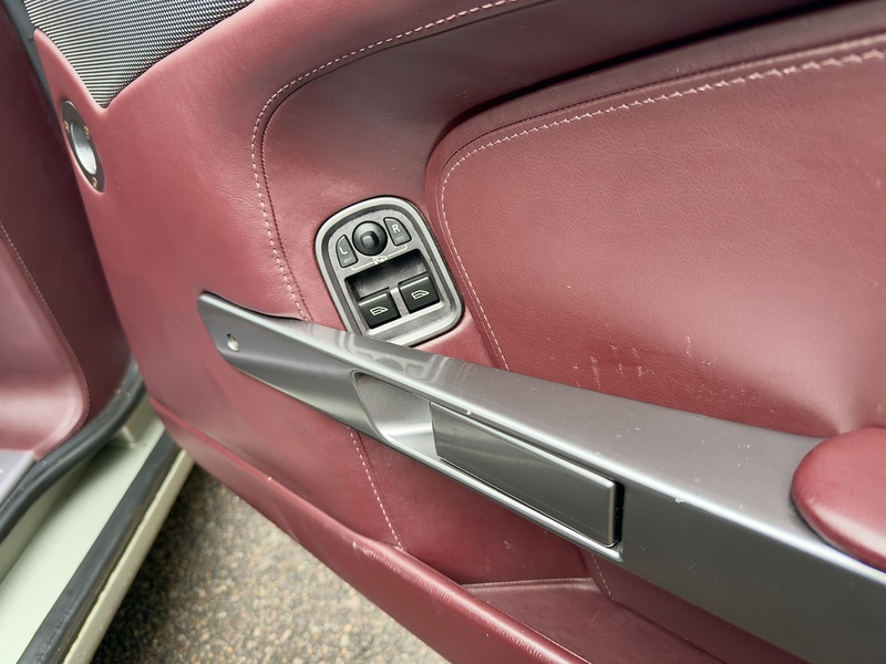 Aston Martin DB9  - U11721