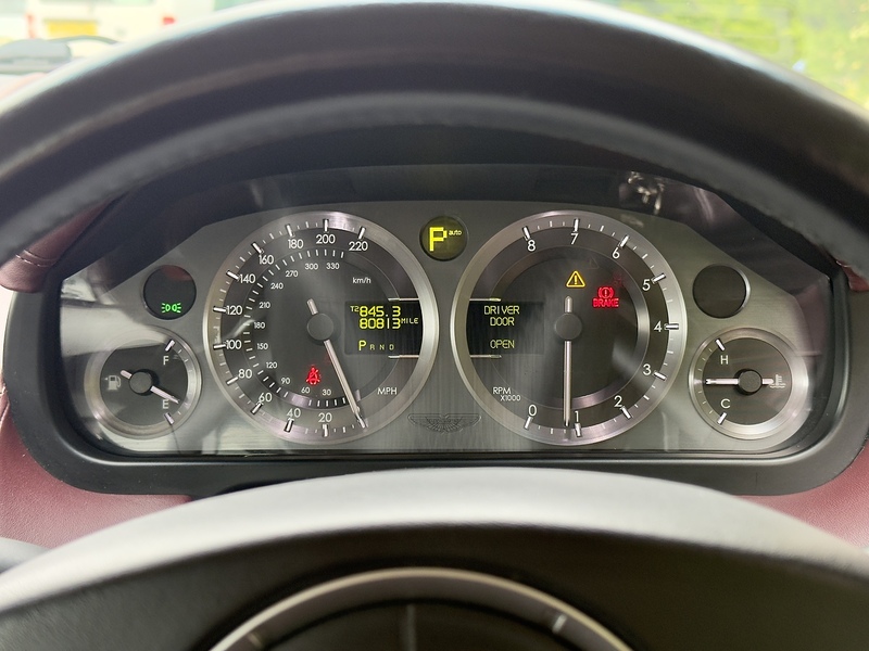 Aston Martin DB9  - U11721