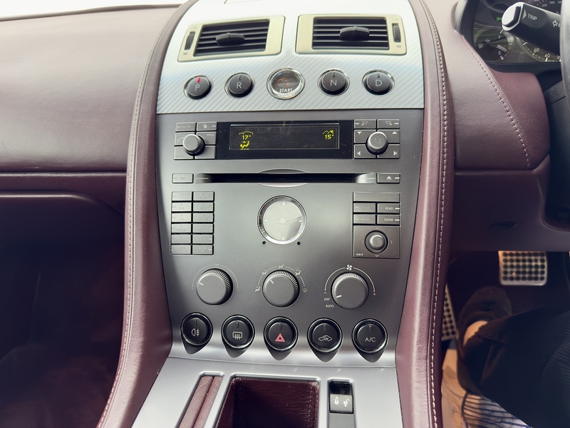 Aston Martin DB9  - U11721