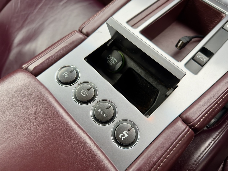 Aston Martin DB9  - U11721