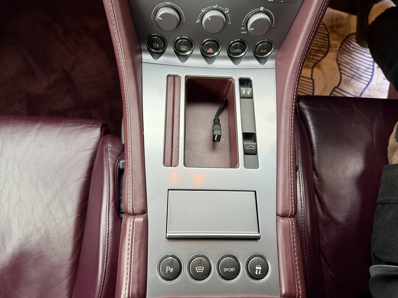 Aston Martin DB9  - U11721