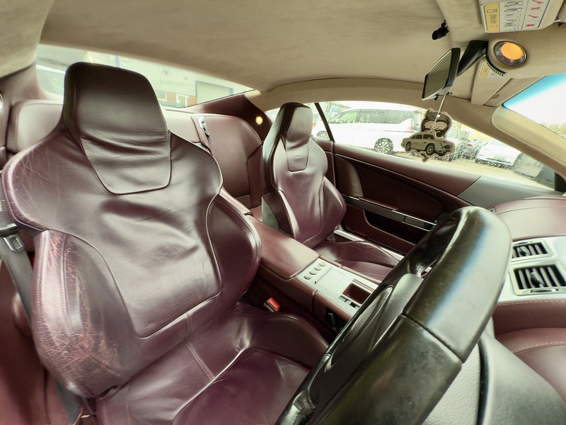 Aston Martin DB9  - U11721