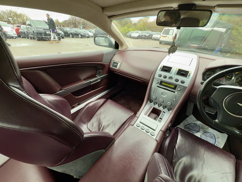 Aston Martin DB9  - U11721