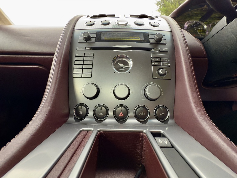 Aston Martin DB9  - U11721