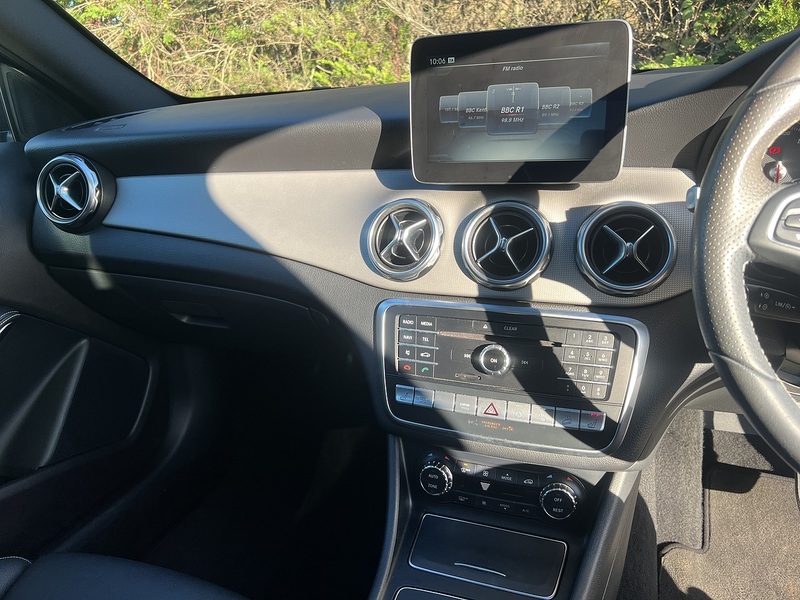 Mercedes-Benz GLA GLA250 Sport - U11723