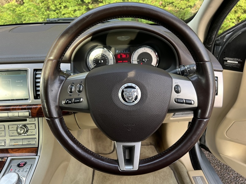 Jaguar XF d V6 Luxury - U11727