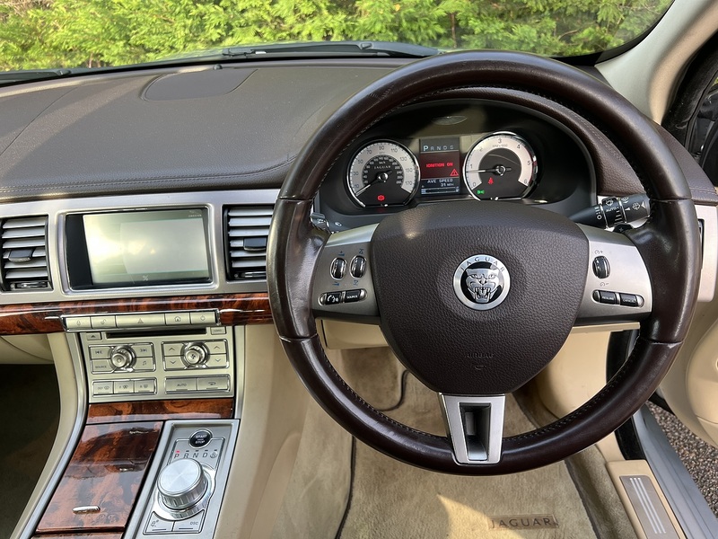 Jaguar XF d V6 Luxury - U11727