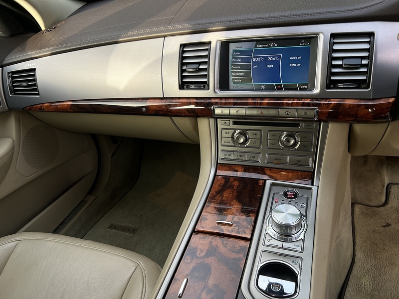 Jaguar XF d V6 Luxury - U11727