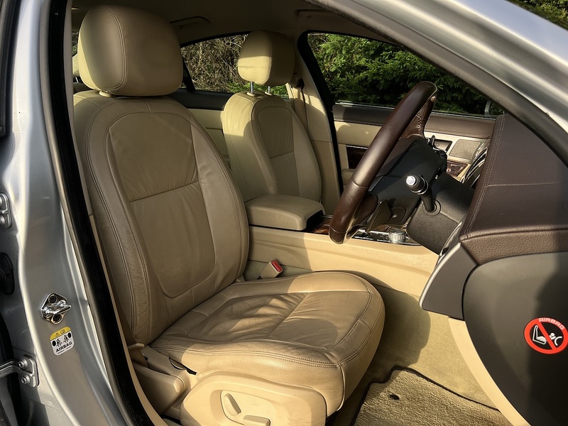 Jaguar XF d V6 Luxury - U11727