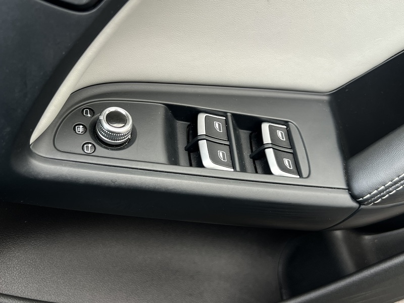 Audi RS5 FSI V8 - U11729