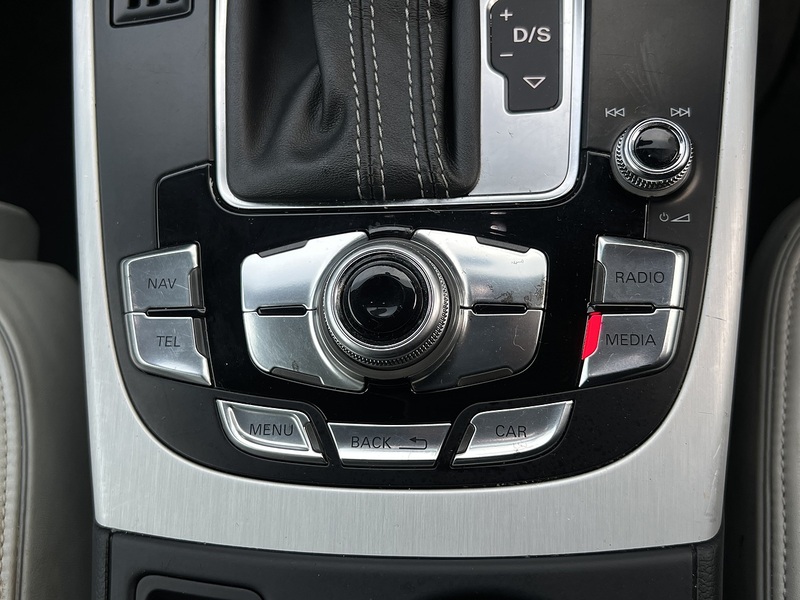 Audi RS5 FSI V8 - U11729