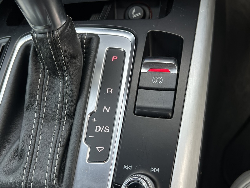 Audi RS5 FSI V8 - U11729