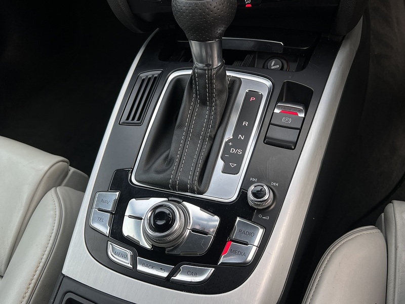 Audi RS5 FSI V8 - U11729