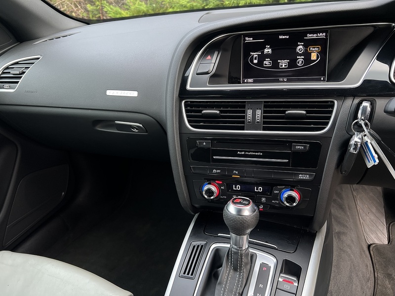 Audi RS5 FSI V8 - U11729