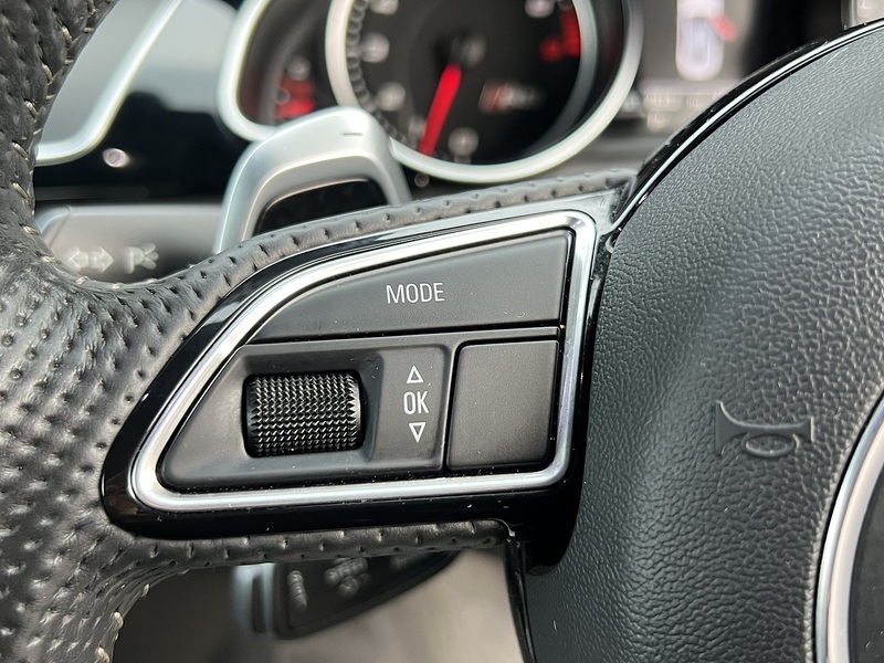 Audi RS5 FSI V8 - U11729