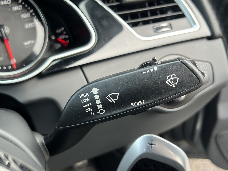 Audi RS5 FSI V8 - U11729